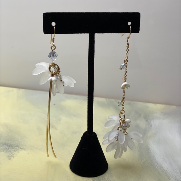 Flower Earrings - Picture 2 of 4